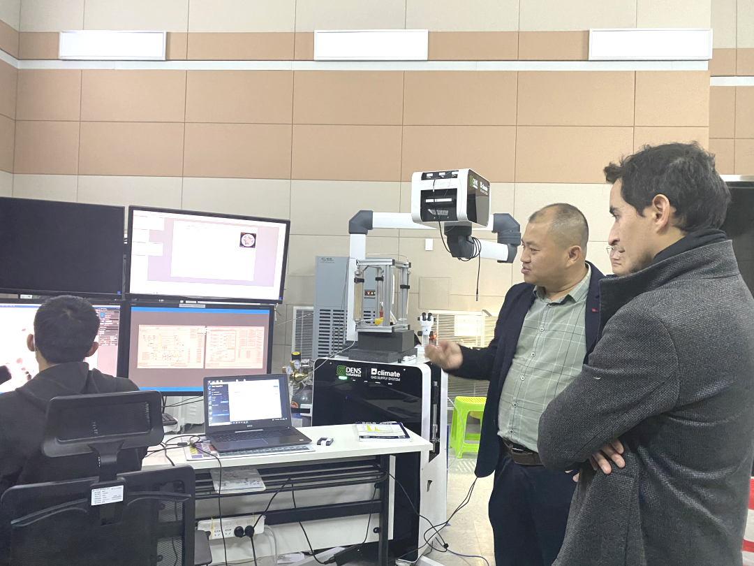 DENS CEO 参观大连化物所电镜中心